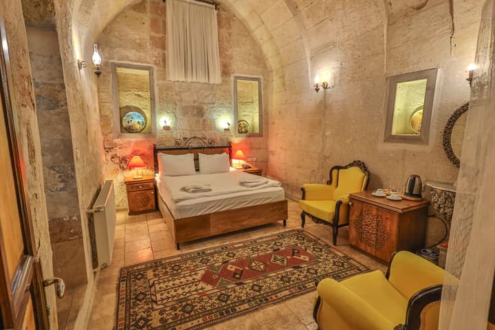 Bedrock Cave Hotel - Adults Only