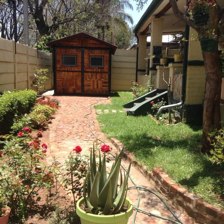 Cottage In Orange Grove