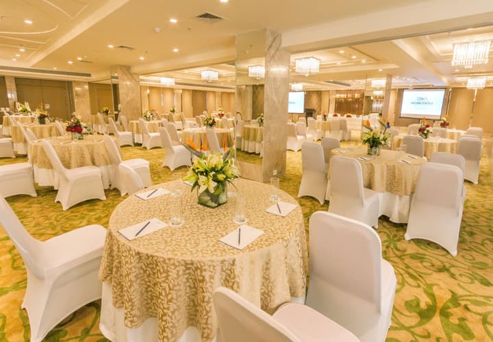 Deventure Sarovar Portico Kapashera