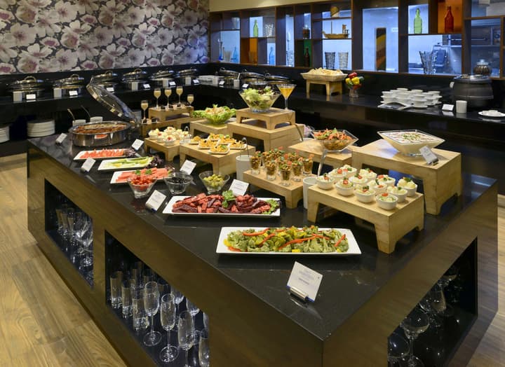 Deventure Sarovar Portico Kapashera