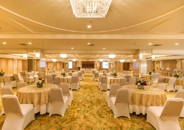 Deventure Sarovar Portico Kapashera