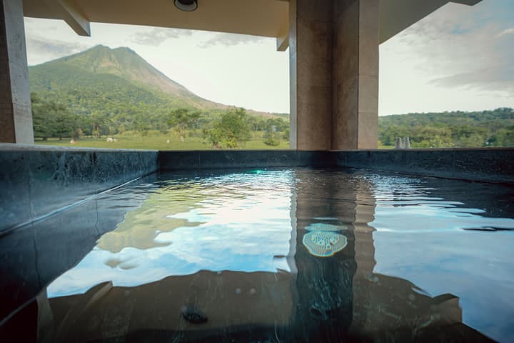 Paradise Hot Springs - Thermal Water & Volcano Views