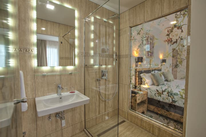 Hotel Aziza