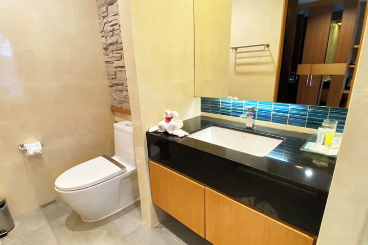 Aqua Resort Phuket - Near Beach and Chalong Pier
