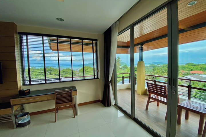 Aqua Resort Phuket - Near Beach and Chalong Pier