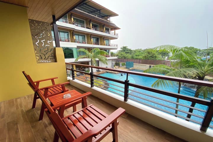 Aqua Resort Phuket - Near Beach and Chalong Pier