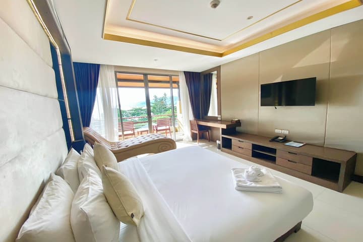 Aqua Resort Phuket - Near Beach and Chalong Pier