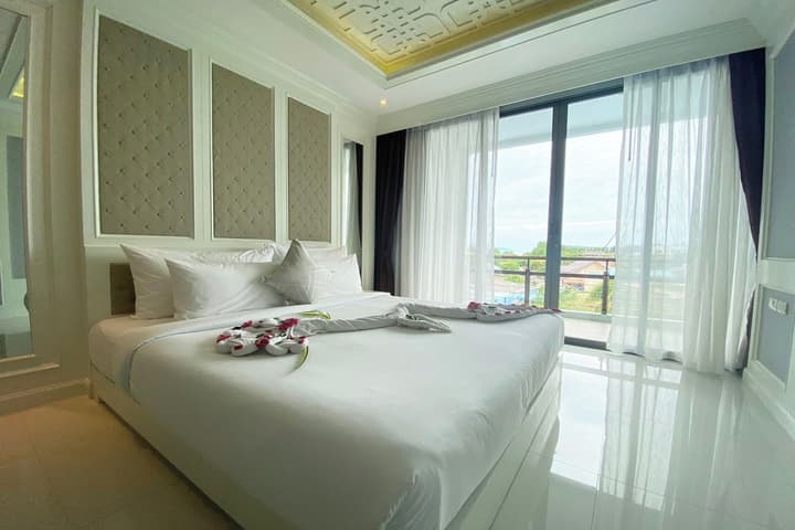 Aqua Resort Phuket - Near Beach and Chalong Pier