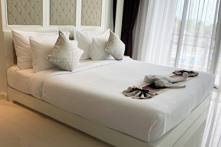 Aqua Resort Phuket - Near Beach and Chalong Pier