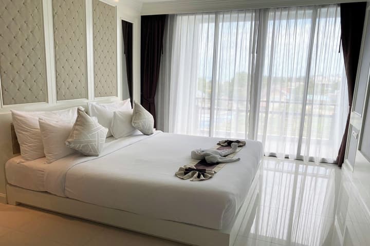 Aqua Resort Phuket - Near Beach and Chalong Pier