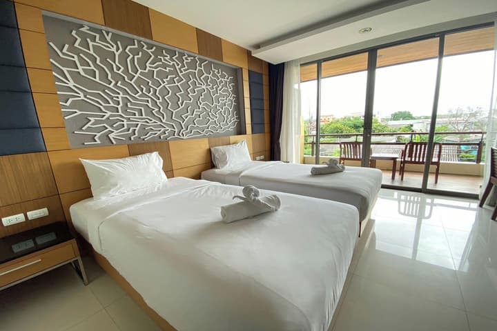 Aqua Resort Phuket - Near Beach and Chalong Pier