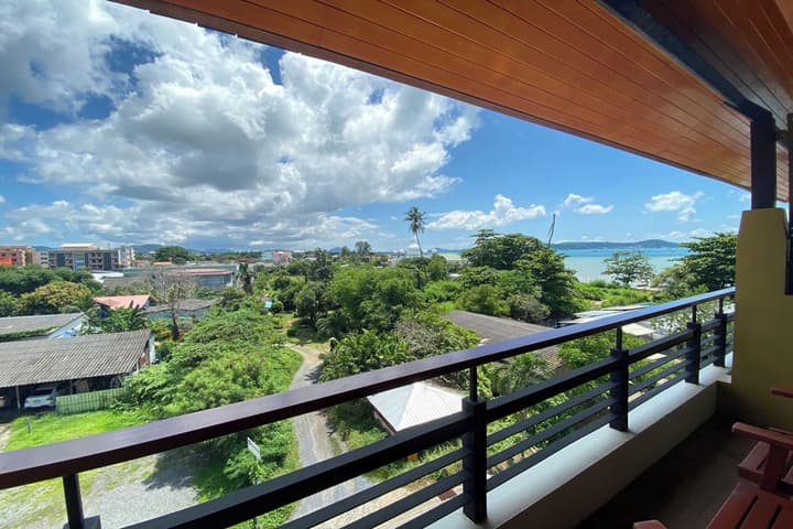 Aqua Resort Phuket - Near Beach and Chalong Pier