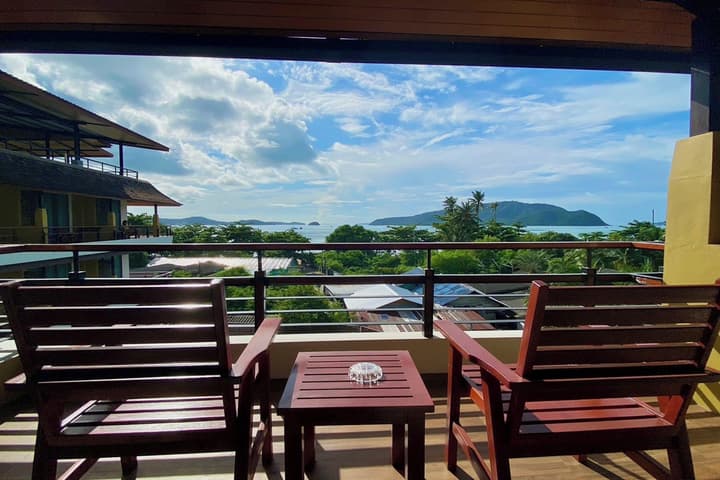 Aqua Resort Phuket - Near Beach and Chalong Pier