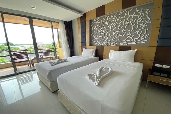 Aqua Resort Phuket - Near Beach and Chalong Pier