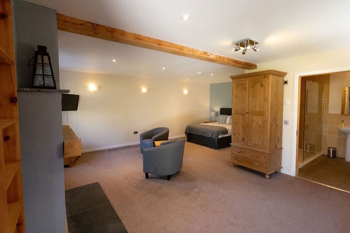 Redwood House Hotel