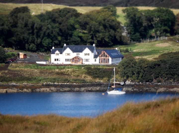 Redwood House Hotel