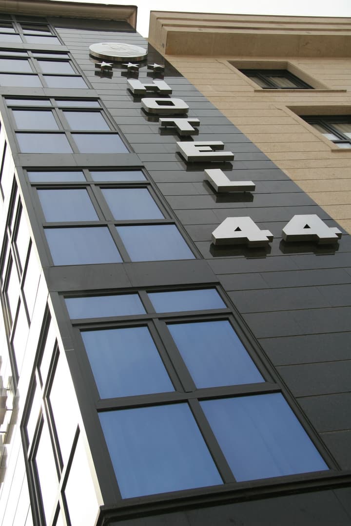 Hotel 44