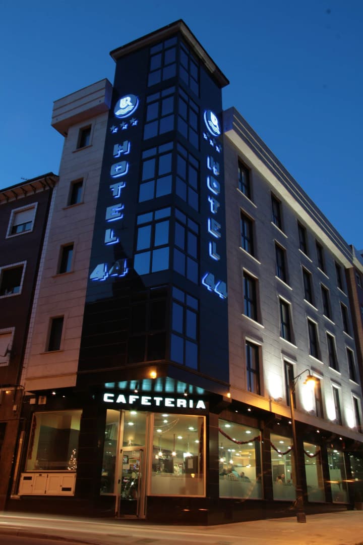 Hotel 44