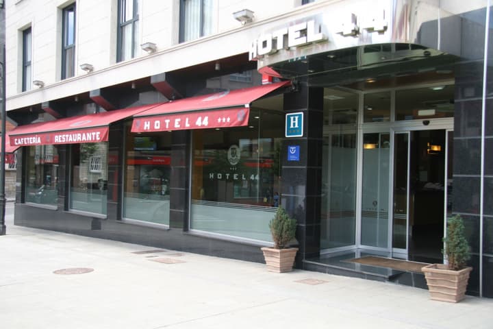 Hotel 44