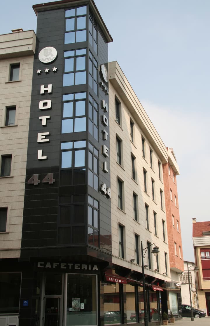 Hotel 44