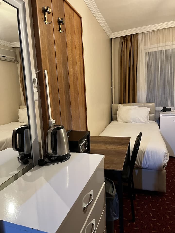 Istanbul Paris Hotel & Hostel
