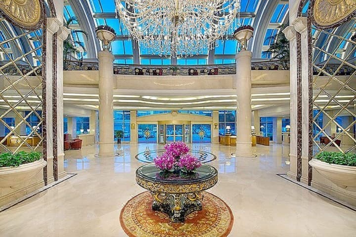 Celebrity International Grand Hotel