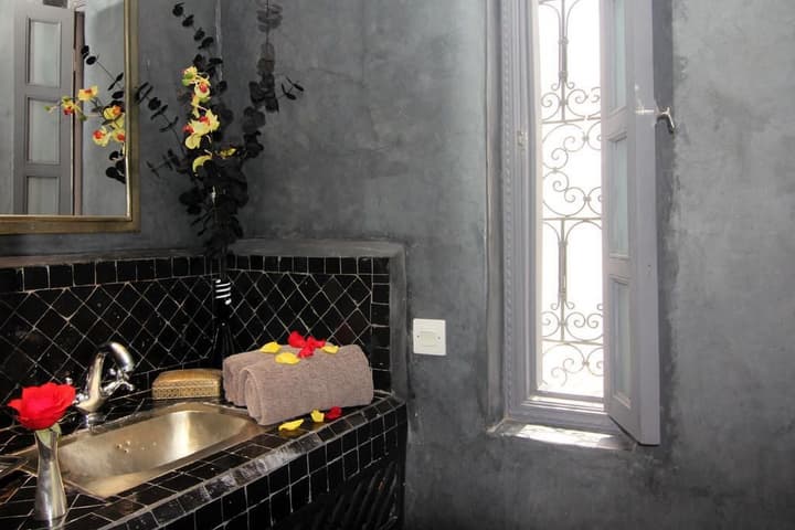 RIAD NAFORA