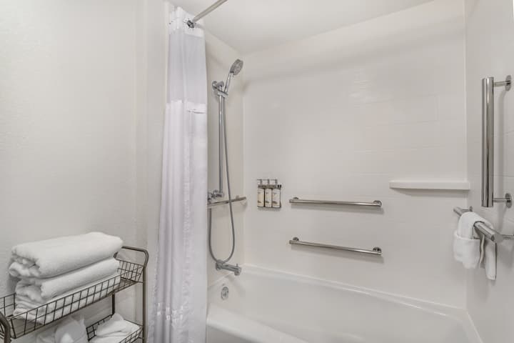 Holiday Inn Knoxville N - Merchant Drive by IHG