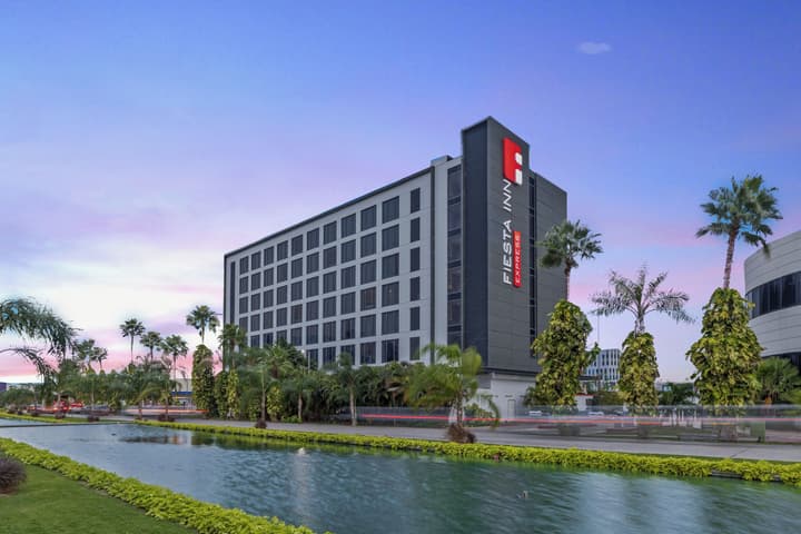 Fiesta Inn Express Cancún Cumbres