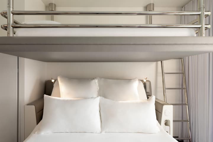YOTEL Boston, Select by Hilton