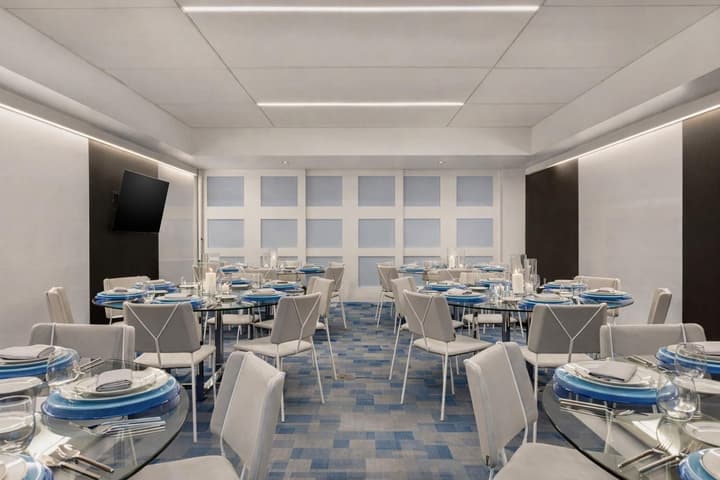 YOTEL Boston, Select by Hilton