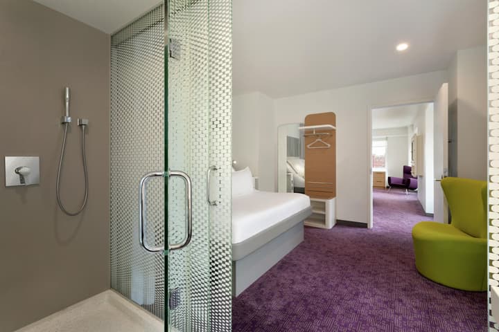 YOTEL Boston, Select by Hilton
