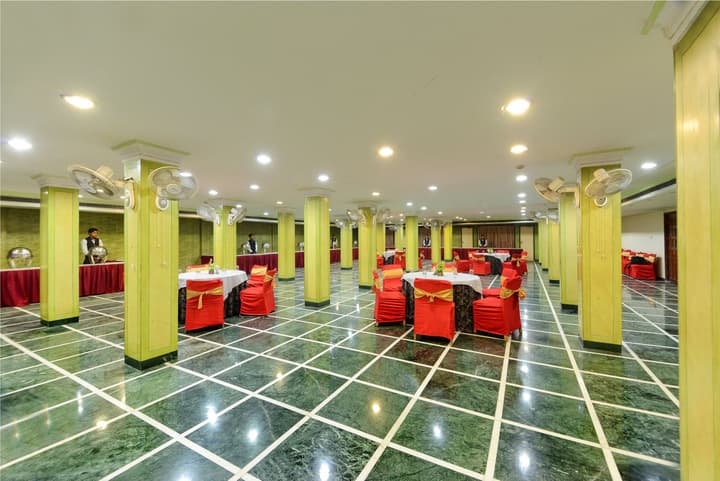 Hotel Ashish Palace