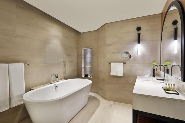 DoubleTree by Hilton Dubai - Business Bay