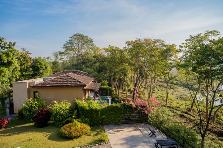 Jungle Villa Resort