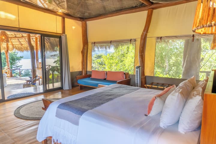 Isla Chiquita Glamping Hotel