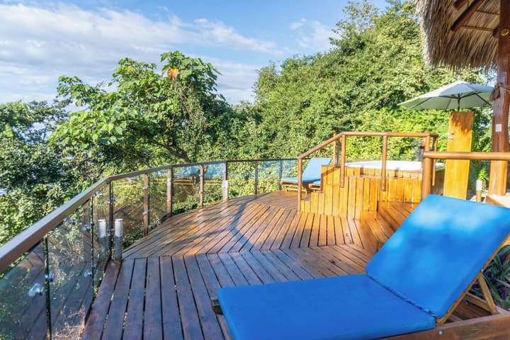 Isla Chiquita Glamping Hotel