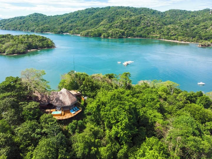 Isla Chiquita Glamping Hotel