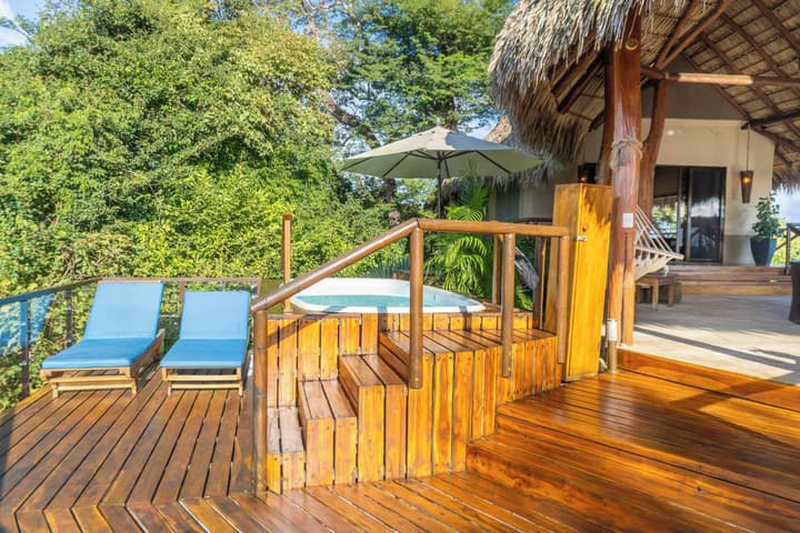 Isla Chiquita Glamping Hotel