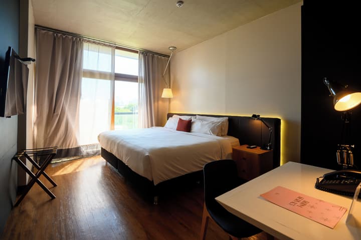 Five Hotel & Residences