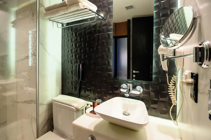 Five Hotel & Residences
