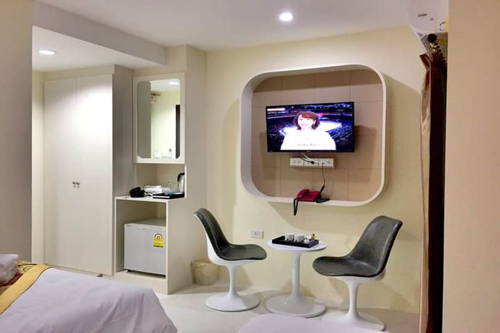 Top High Airport Link Hotel