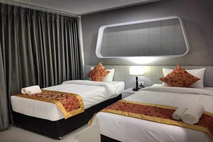 Top High Airport Link Hotel