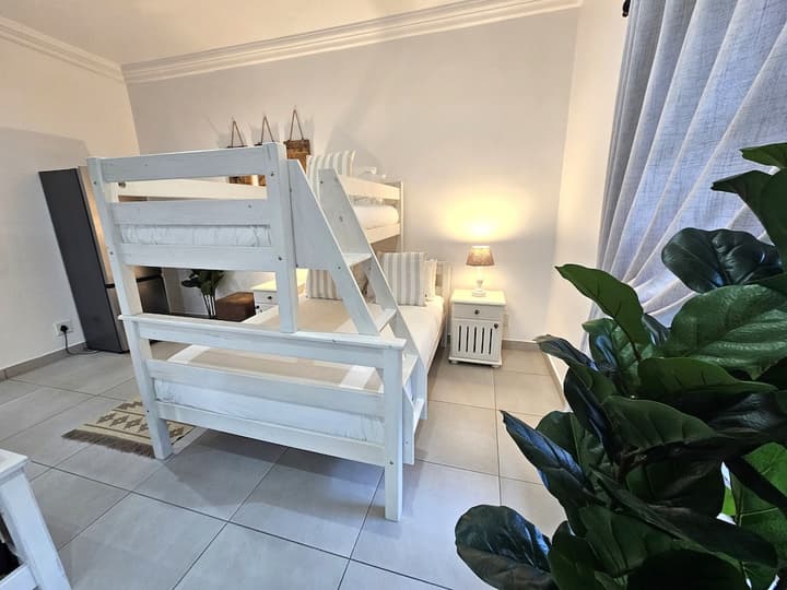 Lalapanzi Guest House