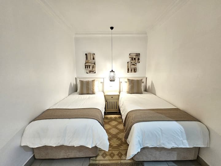 Lalapanzi Guest House