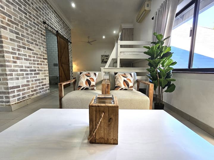 Lalapanzi Guest House