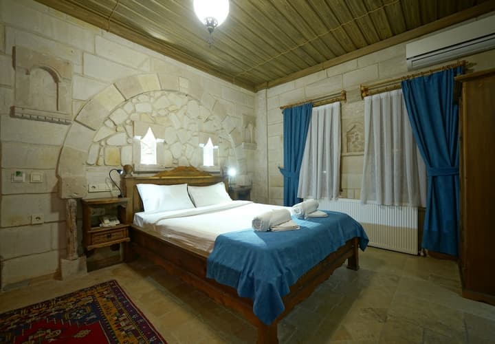 ShoeString Stone House