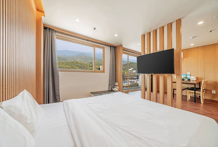 Ocean to you Resort Sokcho Seorak Beach Hotel and condo