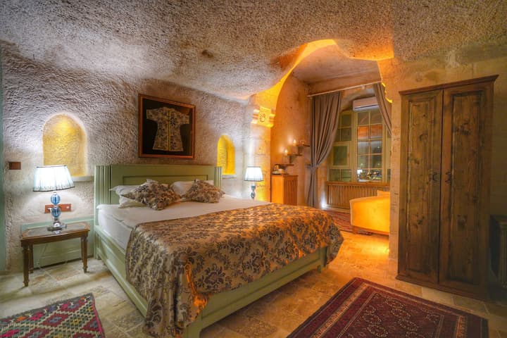 Takaev Cave House