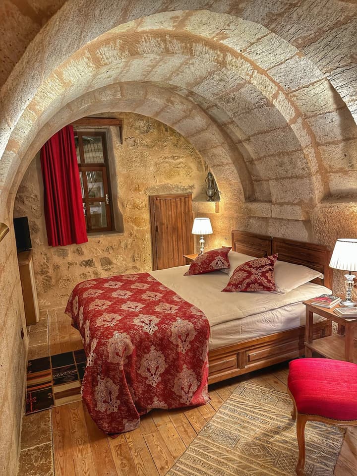 Takaev Cave House